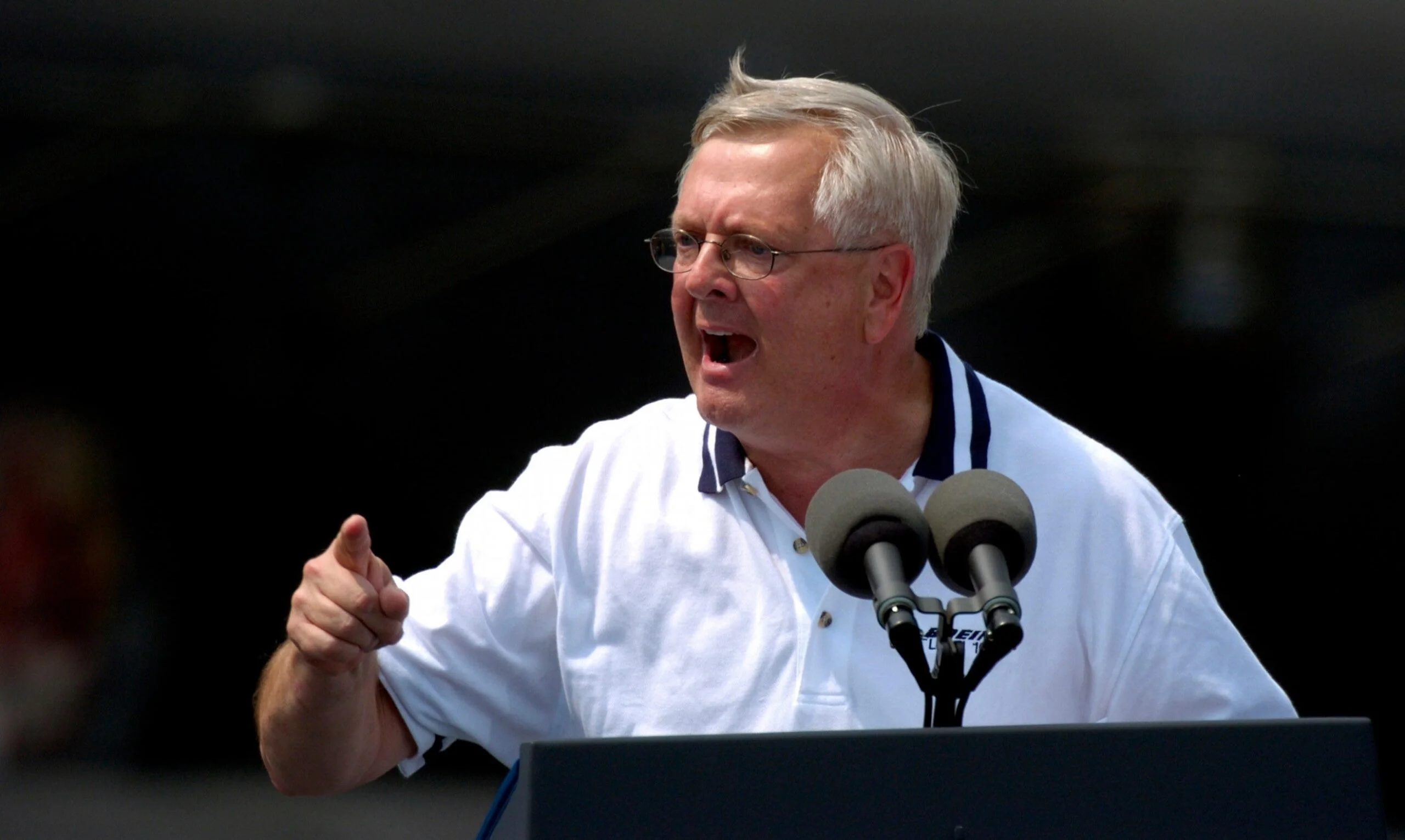 Congressman Curt Weldon delivers a firey warm up speech to introduce President George Bush at the at the Boeing Plant, the home of the Chinook helicopter in Ridley Park, Pennsylvania on August 17, 2004. (UPI Photo/Jon Adams)